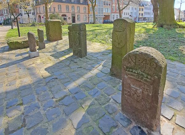 Kempener Grenzsteine Kempener Grenzsteine neben Kulturforum Franziskanerkloster