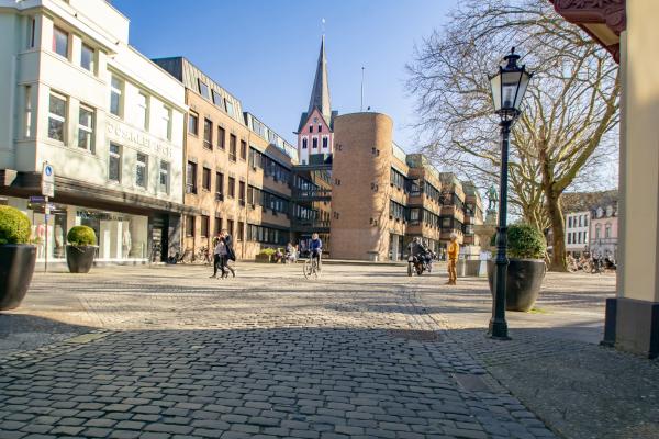 Buttermarkt mit Rathaus und Propsteikirche im Hintergrund