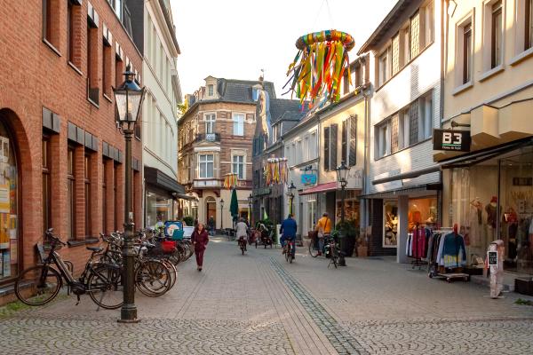 Häuser und Geschäfte auf der Judenstraße