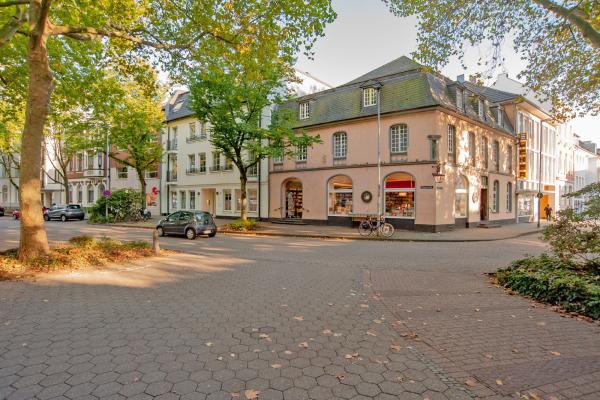 Historische Wohn- und Geschäftshäuser an der Thomasstraße