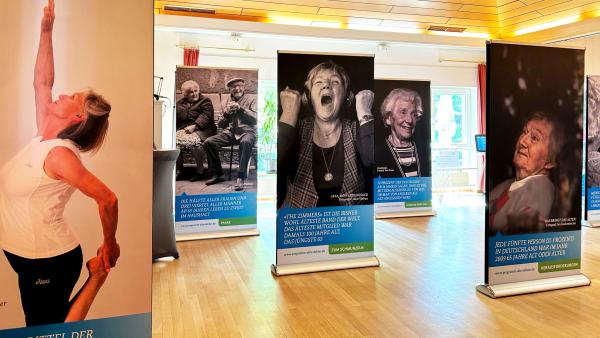 Ausstellungswände in Form von Rollups