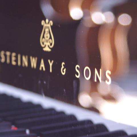 Spiegelung Chorgestühl im Steinway-Flügel in der Paterskirche, © Bettina Klapheck, Kulturamt Kempen