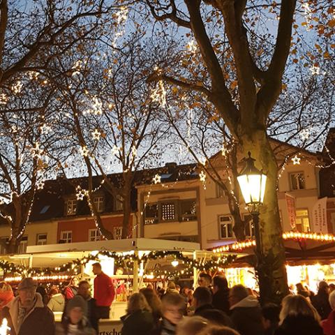 Weihnachtsmarkt Markt der Sterne - Buden auf dem Buttermarkt